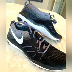 Nike Free TR Focus Flyknit Women's Black Athletic Running Shoes size 8.5.